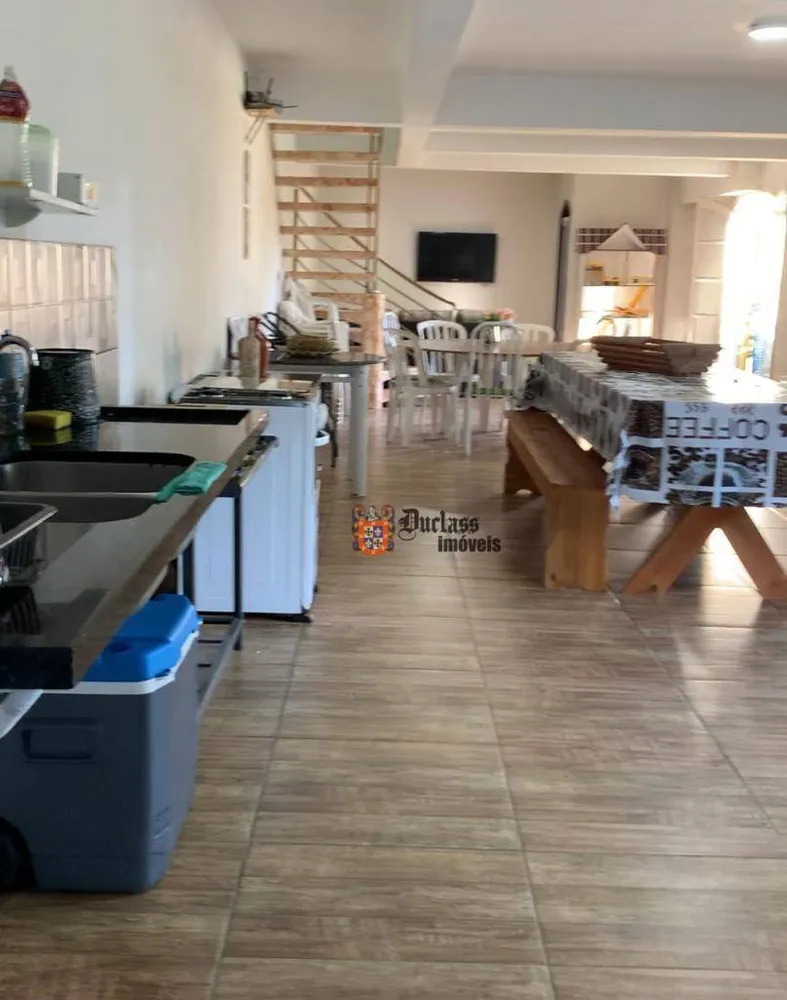 Chácara, 3 quartos, 2500 m² - Foto 1