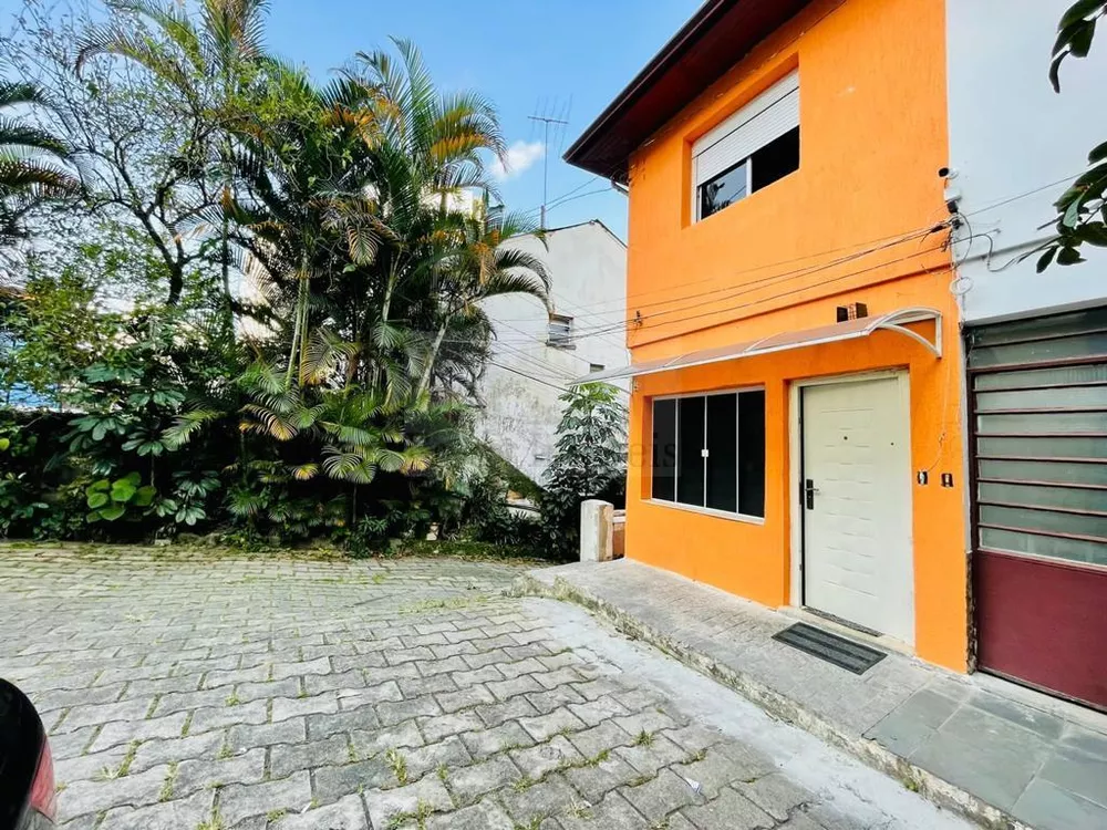 Casa à venda com 4 quartos, 160m² - Foto 1