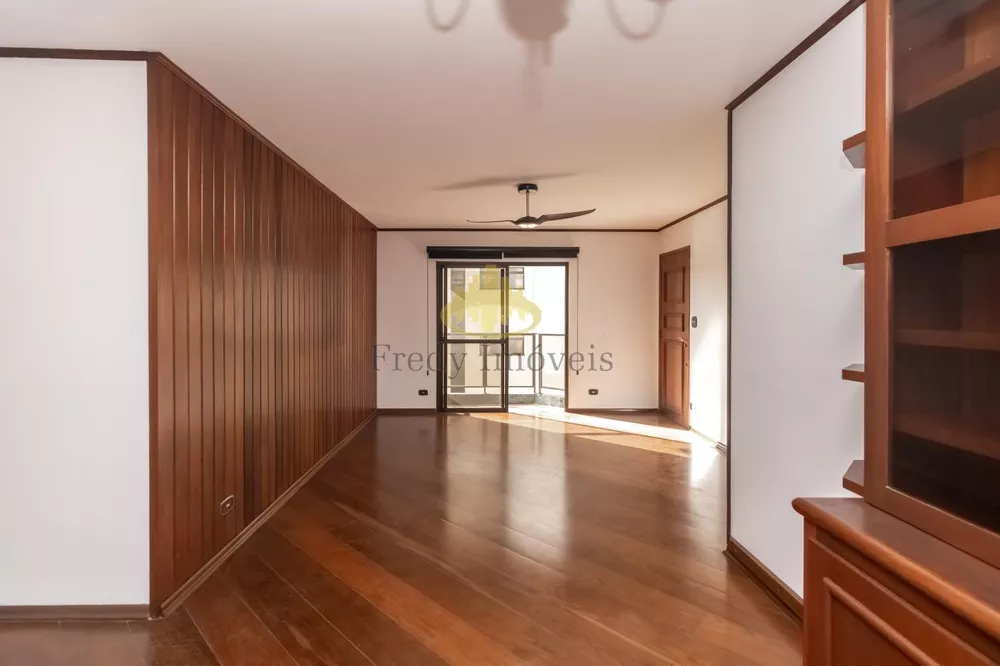 Apartamento à venda com 3 quartos, 128m² - Foto 2