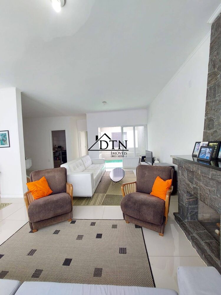 Sobrado à venda com 3 quartos, 243m² - Foto 2