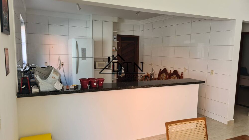 Casa à venda com 2 quartos, 237m² - Foto 2
