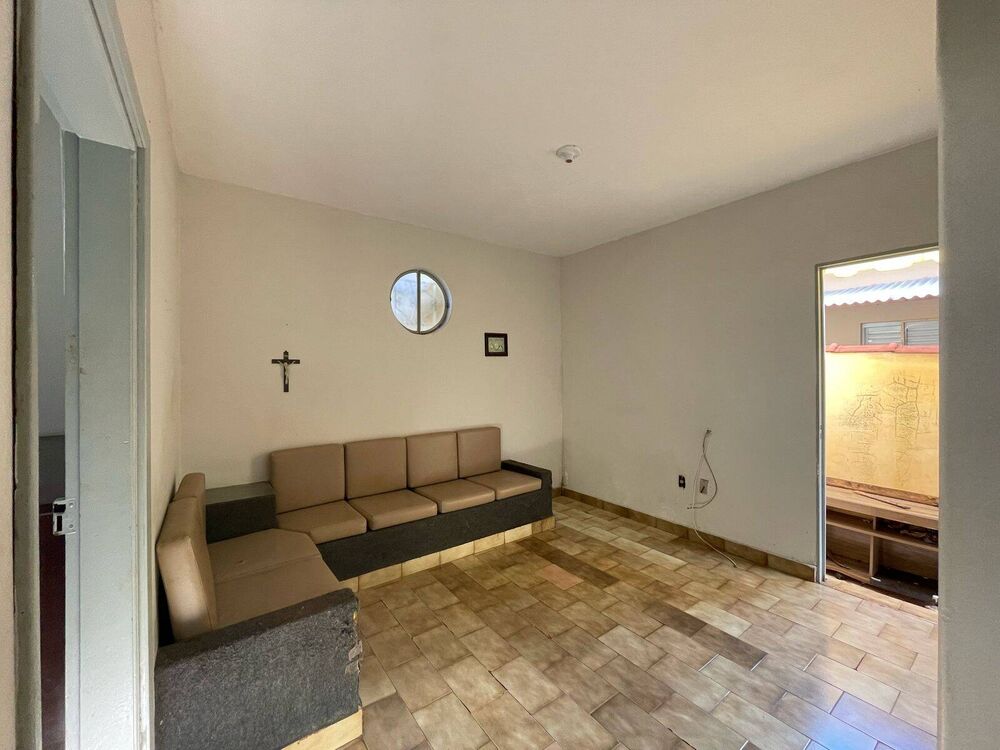 Casa à venda com 4 quartos, 188m² - Foto 2