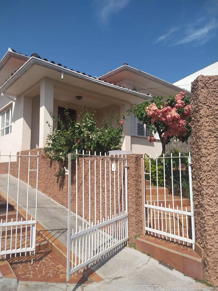 Casa, 3 quartos, 240 m² - Foto 1