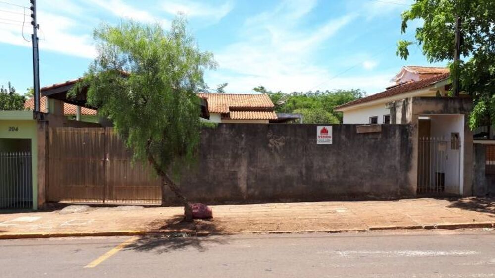 Casa à venda com 2 quartos, 199m² - Foto 1