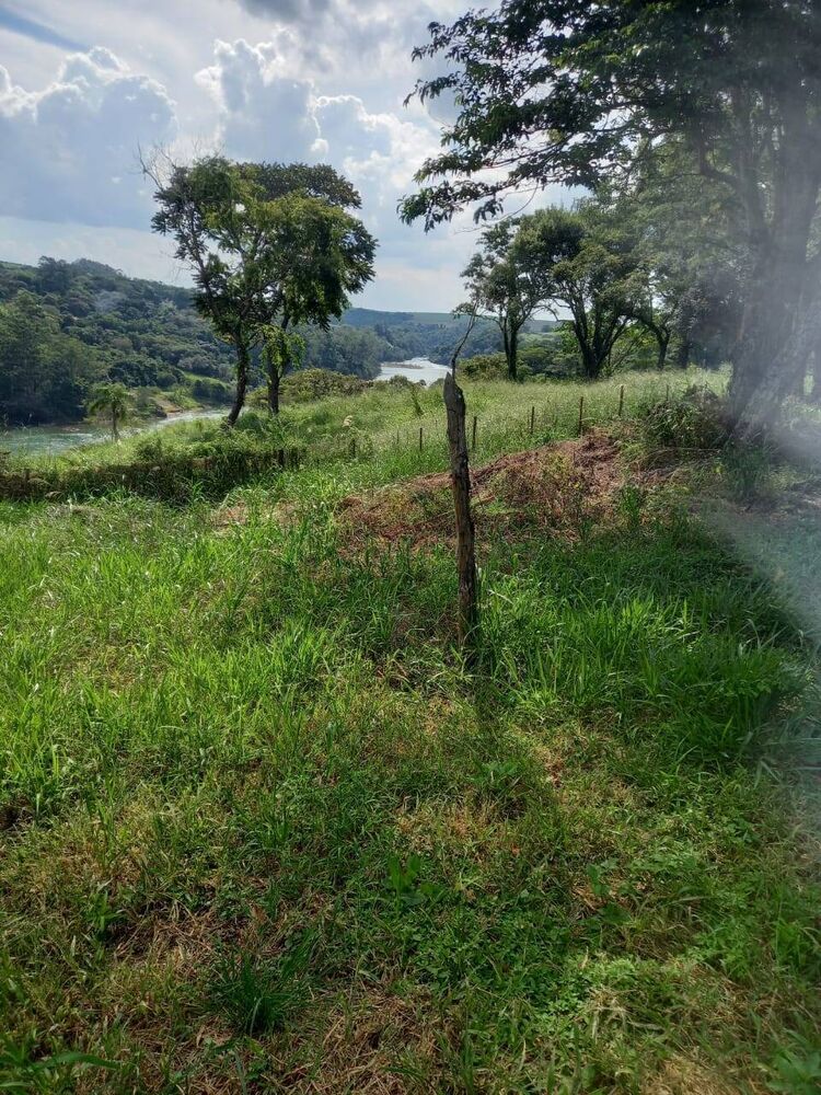 Chácara à venda com 3 quartos, 200m² - Foto 2