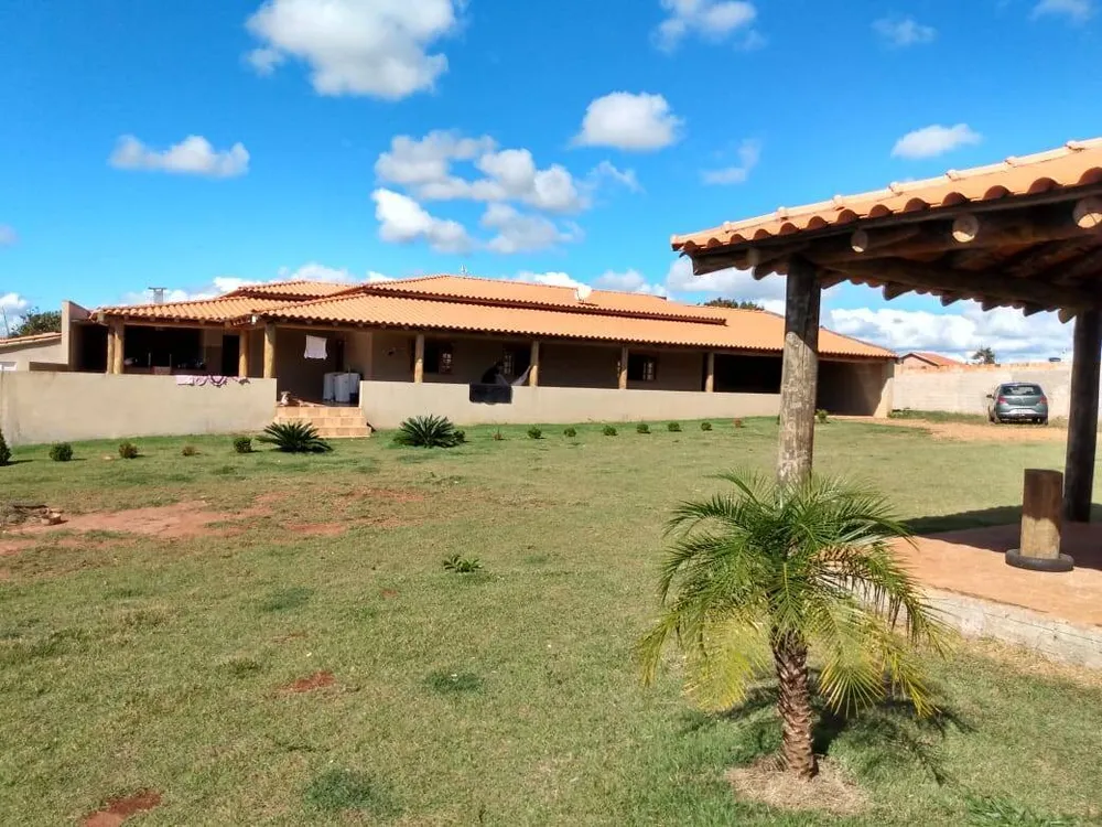 Chácara, 4 quartos, 1812 m² - Foto 1