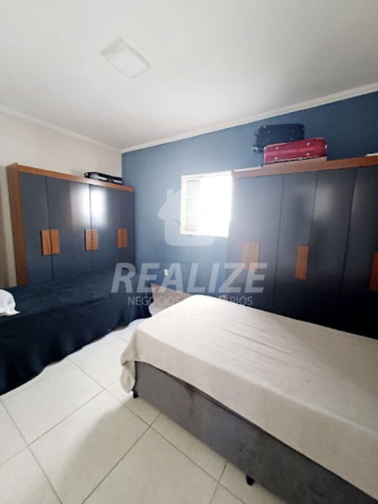 Casa à venda com 4 quartos, 135m² - Foto 2