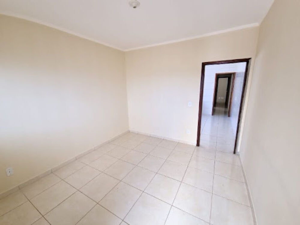 Casa à venda com 2 quartos, 60m² - Foto 2