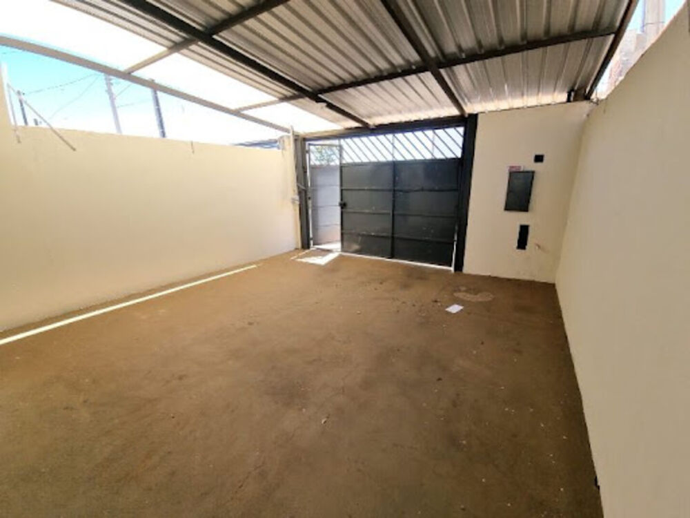 Casa à venda com 2 quartos, 60m² - Foto 4