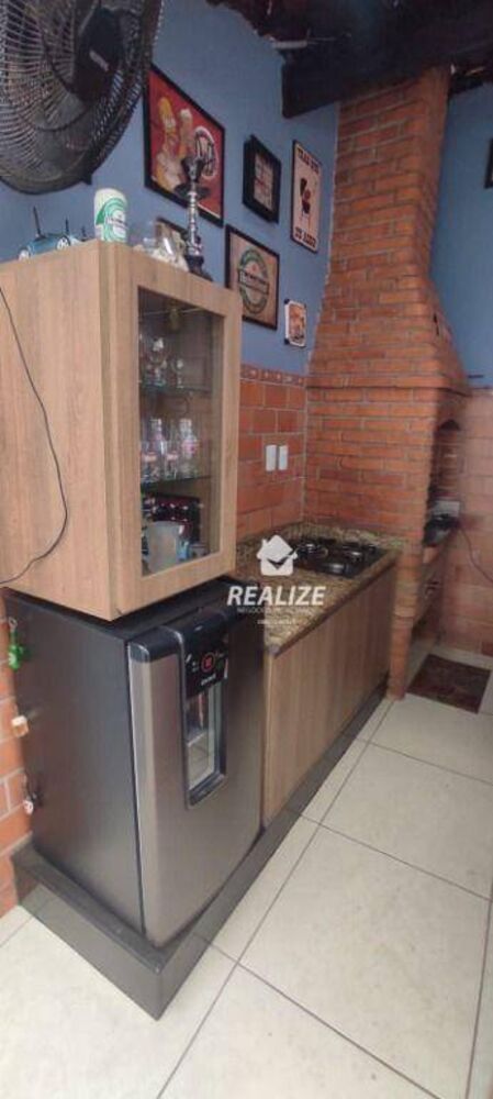 Casa à venda com 2 quartos, 110m² - Foto 2