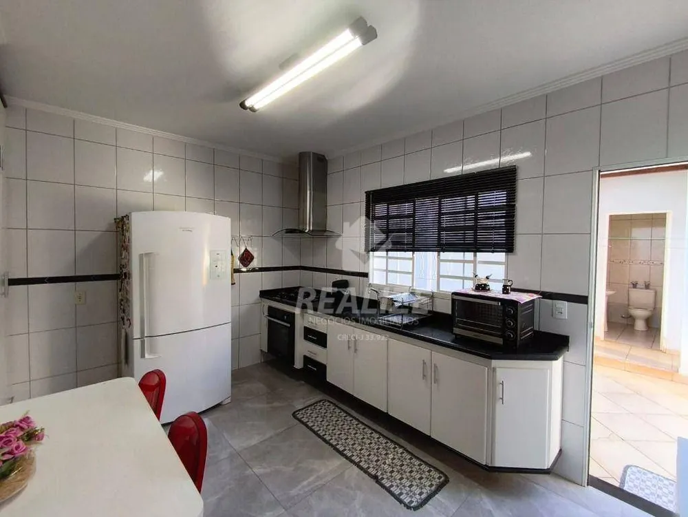 Casa, 3 quartos, 210 m² - Foto 2