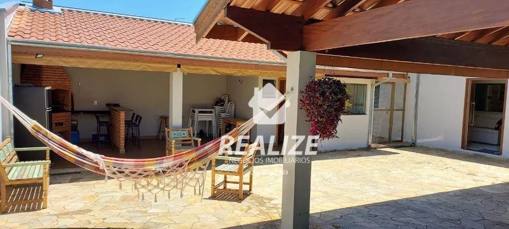 Casa à venda com 3 quartos, 220m² - Foto 1