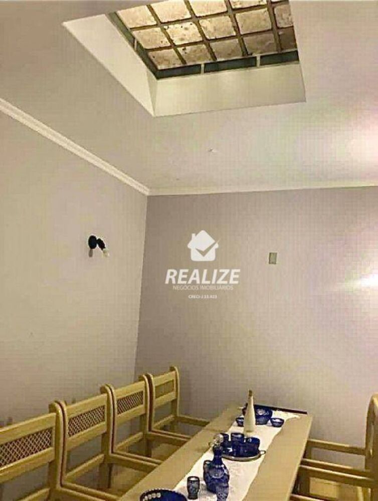Casa à venda com 4 quartos, 308m² - Foto 2