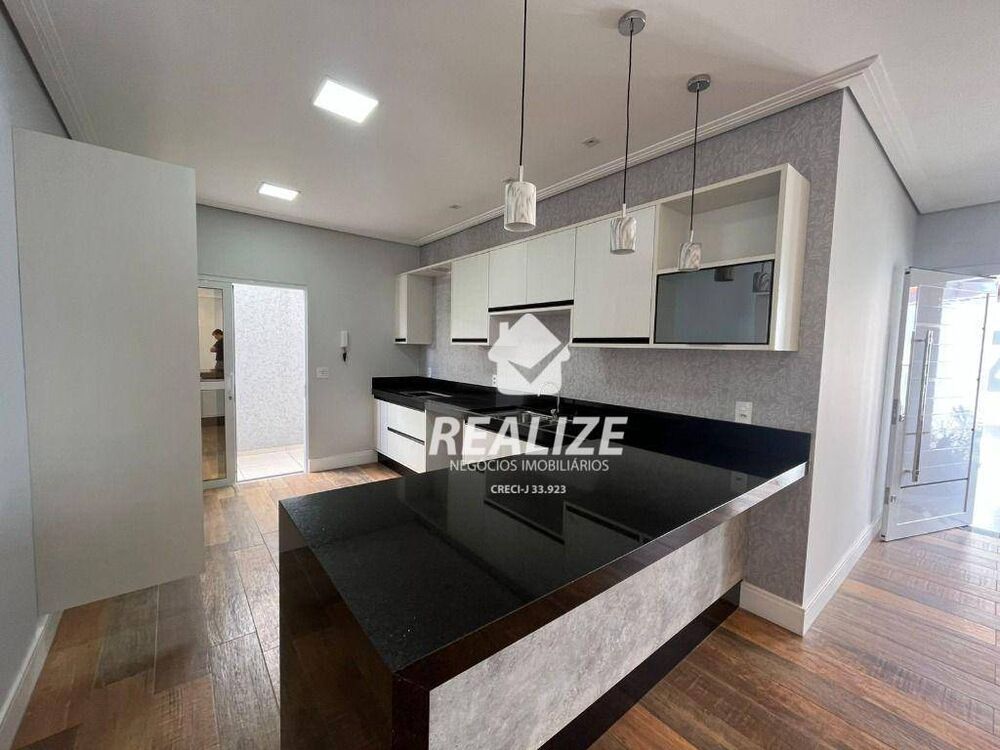 Casa à venda com 3 quartos, 232m² - Foto 2
