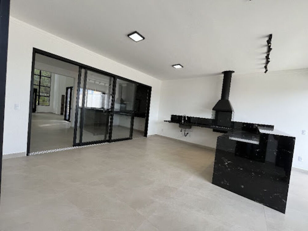 Casa de Condomínio à venda com 3 quartos, 235m² - Foto 2