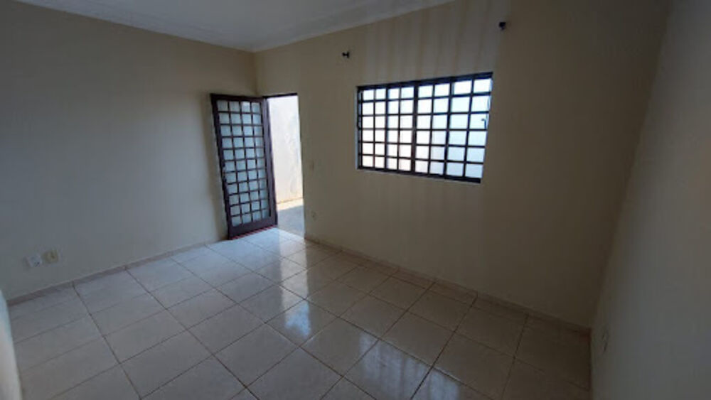 Casa à venda com 2 quartos, 70m² - Foto 1