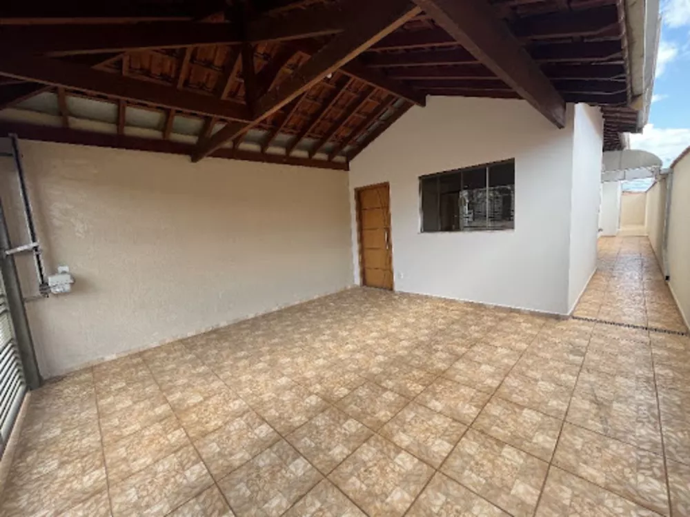 Casa à venda com 2 quartos, 80m² - Foto 1