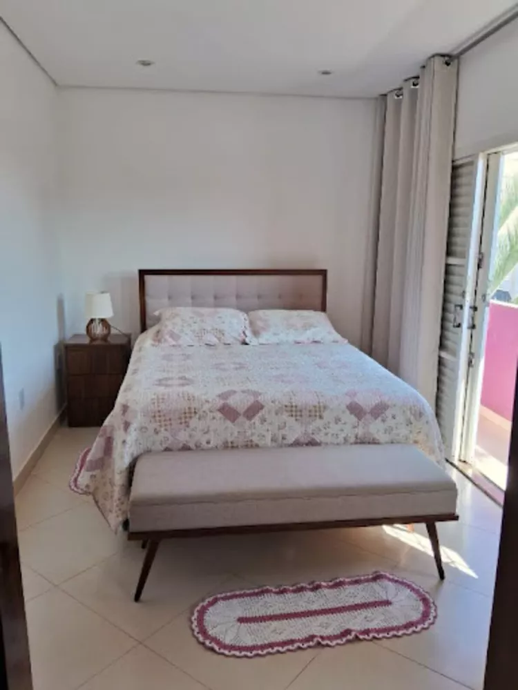 Casa à venda com 2 quartos, 80m² - Foto 1