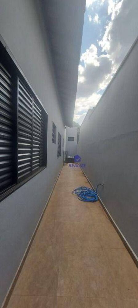 Casa à venda com 1 quarto, 275m² - Foto 1