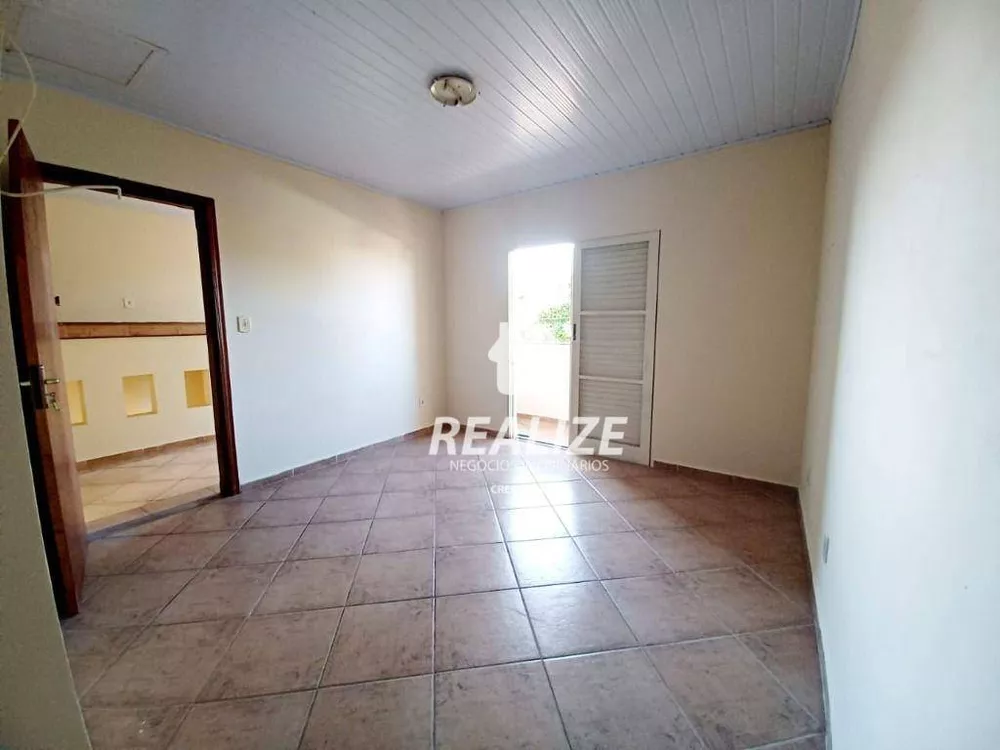 Casa à venda com 6 quartos, 190m² - Foto 1