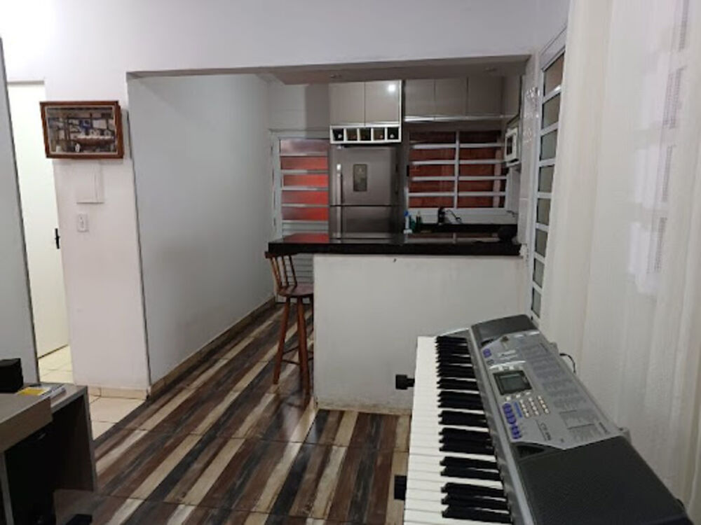 Casa à venda com 2 quartos, 65m² - Foto 1