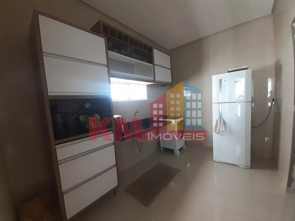 Casa à venda com 2 quartos, 135m² - Foto 1