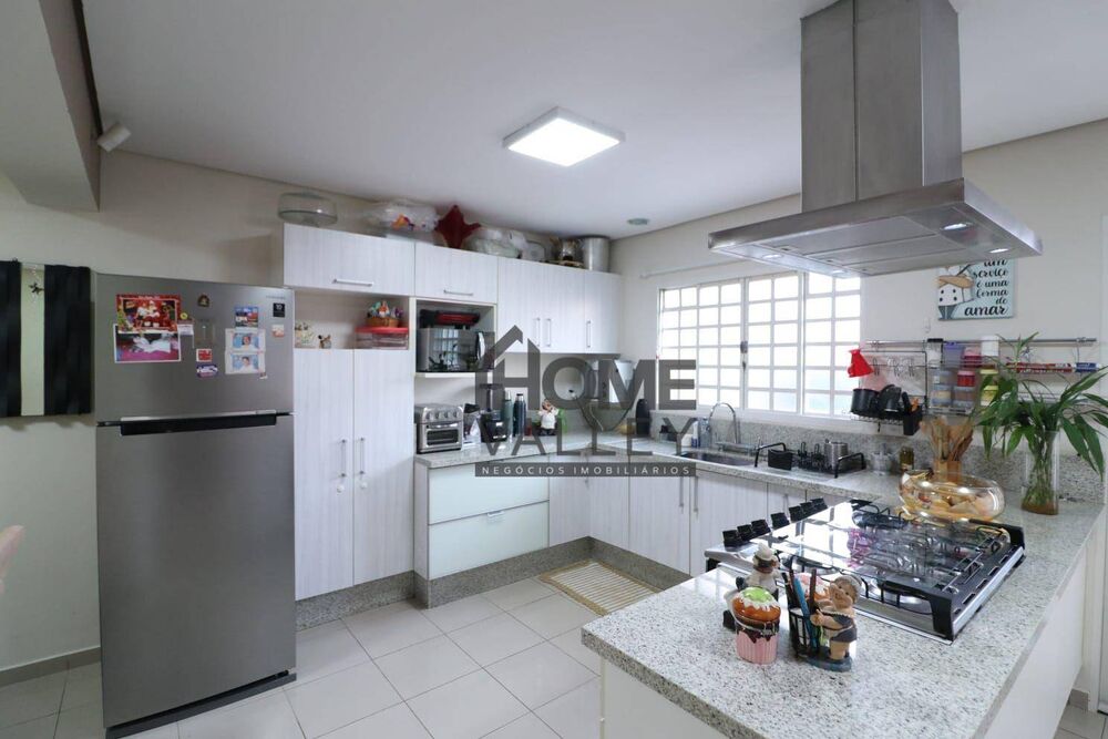 Casa, 3 quartos, 217 m² - Foto 2