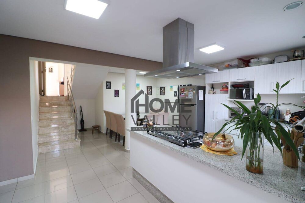 Casa, 3 quartos, 217 m² - Foto 3