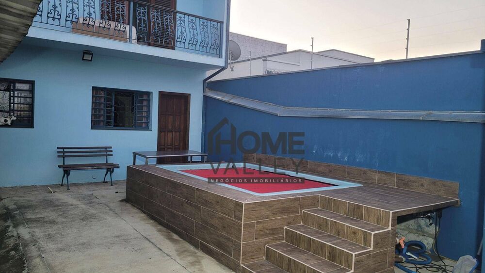 Casa, 4 quartos, 131 m² - Foto 1