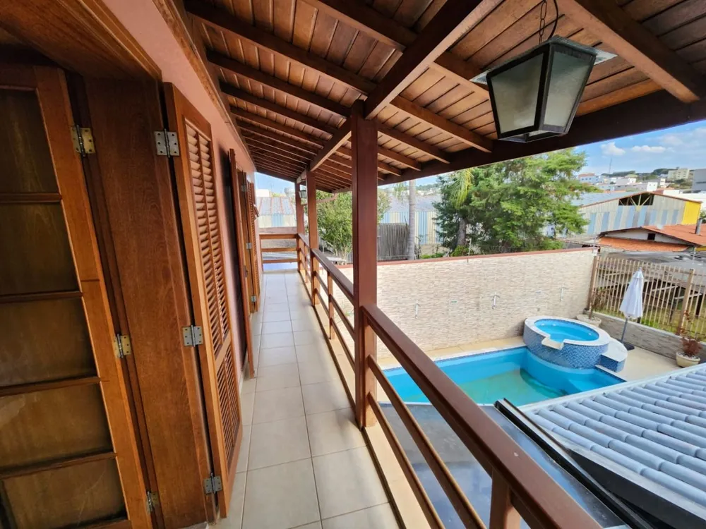 Casa, 3 quartos, 250 m² - Foto 1