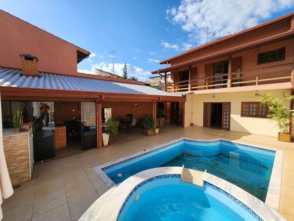 Casa, 3 quartos, 250 m² - Foto 1