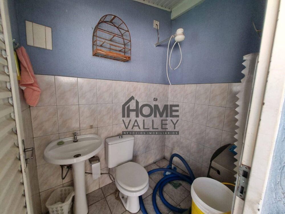 Casa à venda com 3 quartos, 253m² - Foto 2