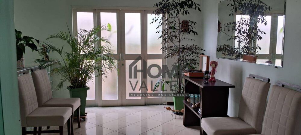 Casa de Condomínio à venda e aluguel com 3 quartos, 250m² - Foto 3