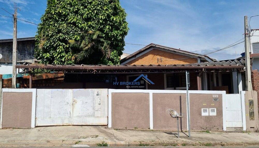 Casa à venda com 5 quartos, 200m² - Foto 1