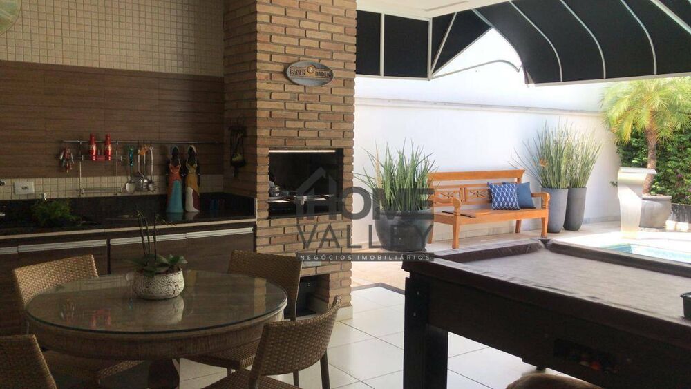 Casa de Condomínio à venda com 3 quartos, 302m² - Foto 1