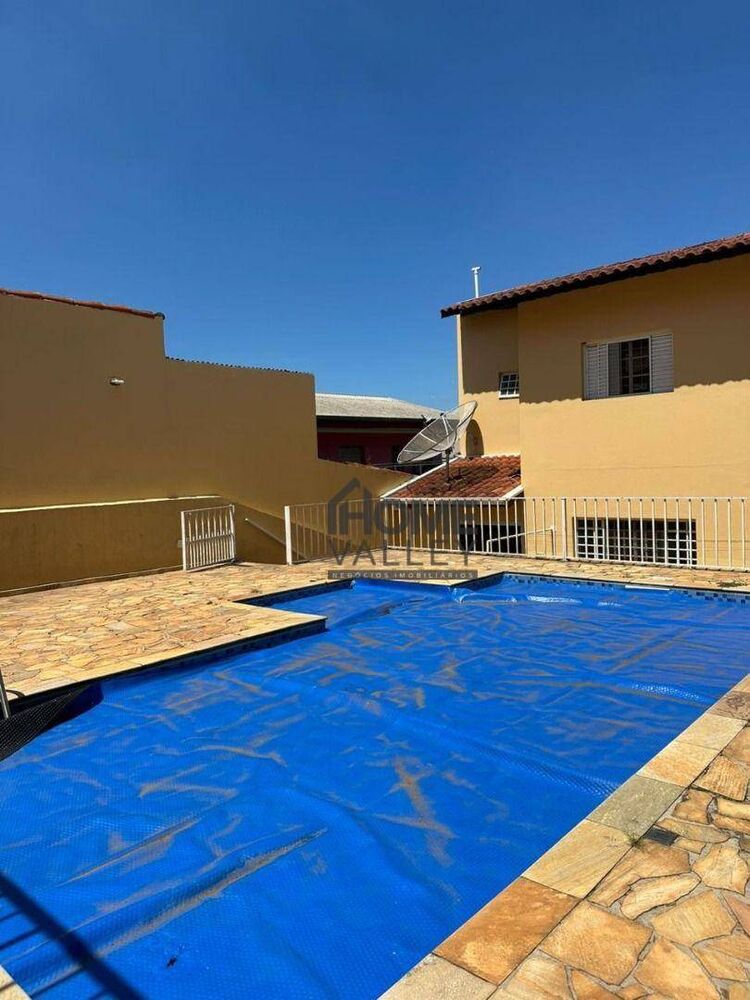 Casa, 3 quartos, 242 m² - Foto 1