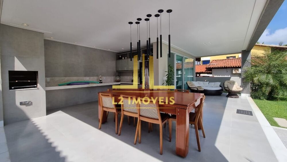 Casa à venda com 6 quartos, 341m² - Foto 1
