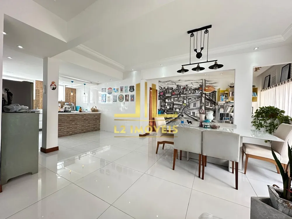 Apartamento, 3 quartos, 200 m² - Foto 1