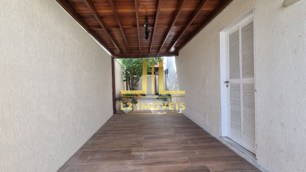 Casa para alugar com 4 quartos, 277m² - Foto 2