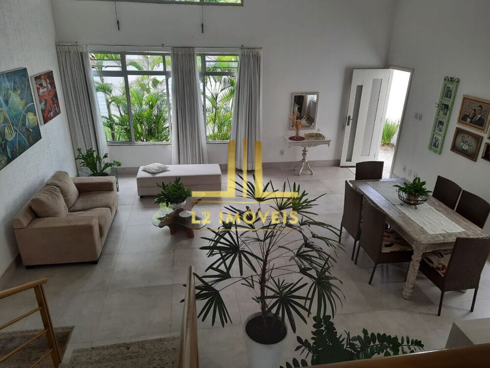 Casa à venda com 4 quartos, 317m² - Foto 1