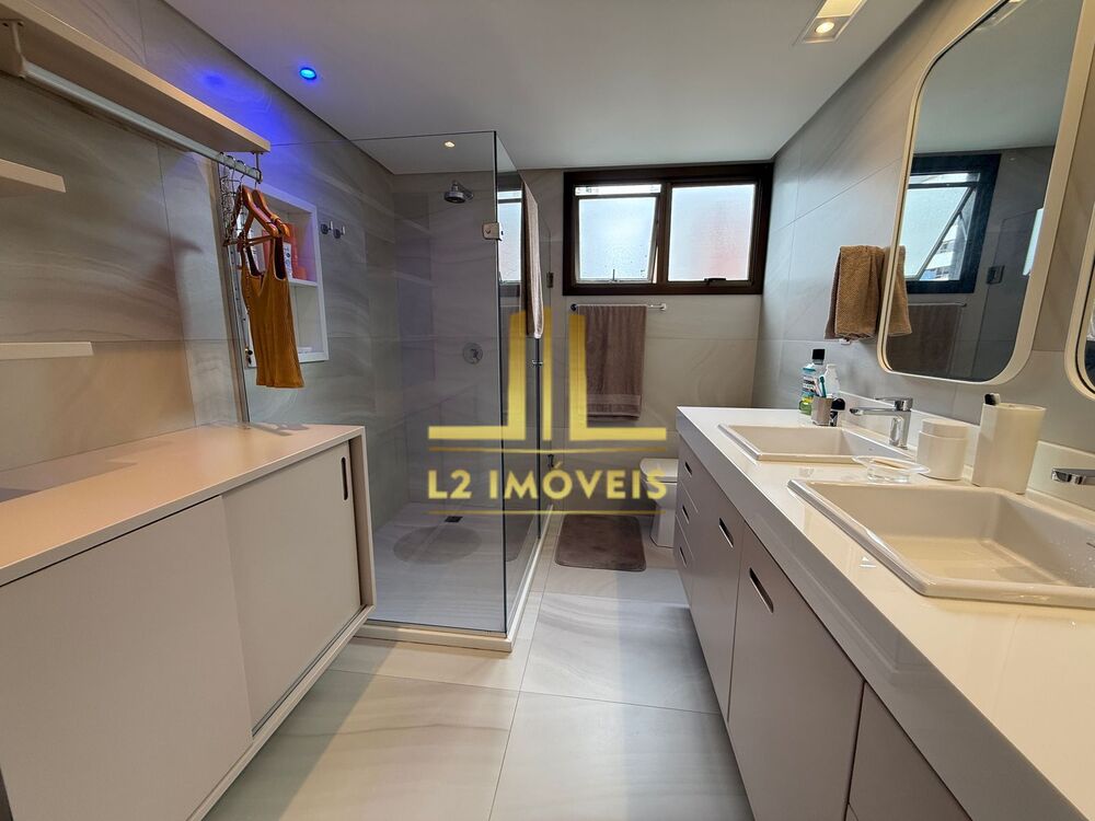 Apartamento à venda com 3 quartos, 242m² - Foto 18