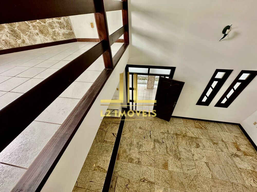 Casa à venda com 3 quartos, 285m² - Foto 2
