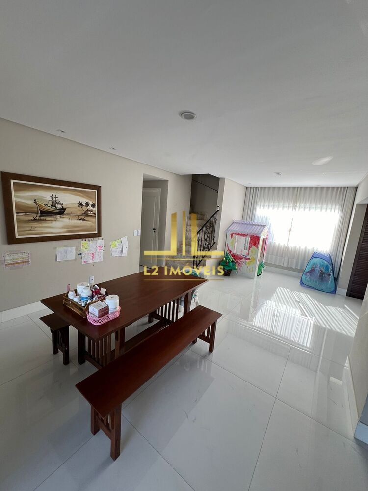 Casa à venda com 4 quartos, 249m² - Foto 2