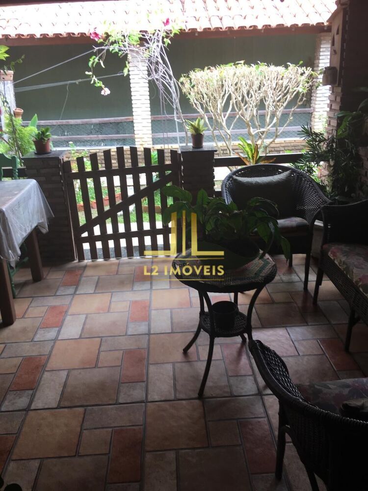 Casa à venda com 4 quartos, 142m² - Foto 2