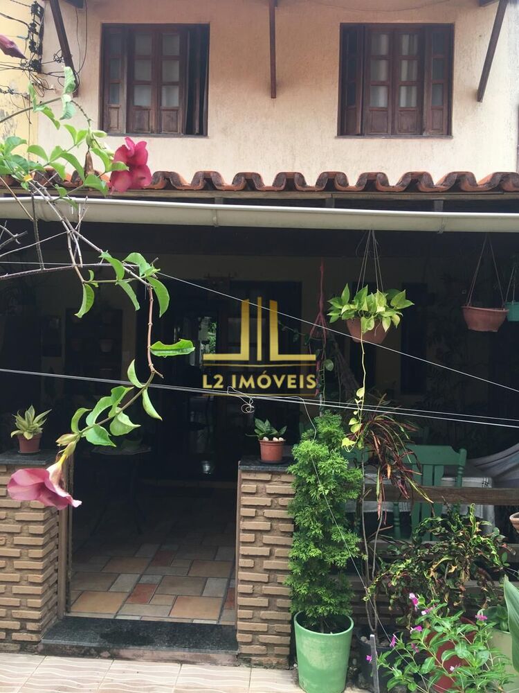 Casa à venda com 4 quartos, 142m² - Foto 1