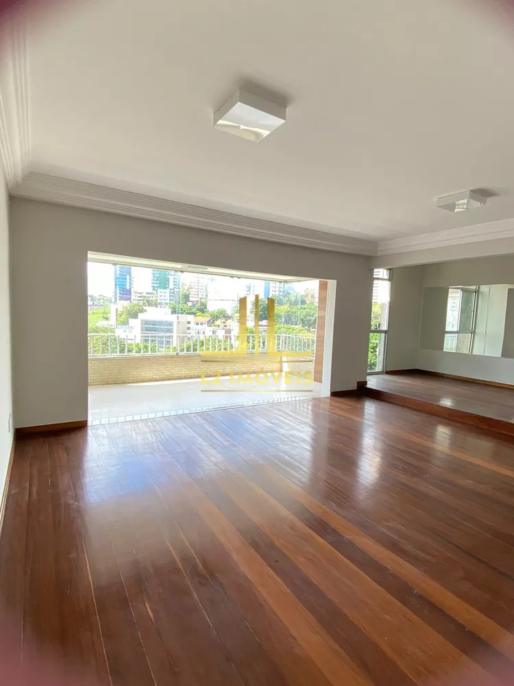 Apartamento à venda com 4 quartos, 210m² - Foto 1