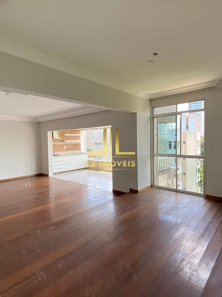 Apartamento à venda com 4 quartos, 210m² - Foto 2