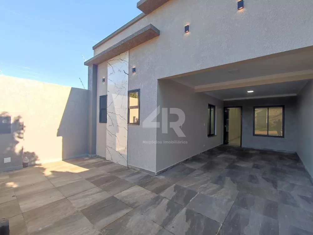 Casa à venda com 3 quartos, 125m² - Foto 1