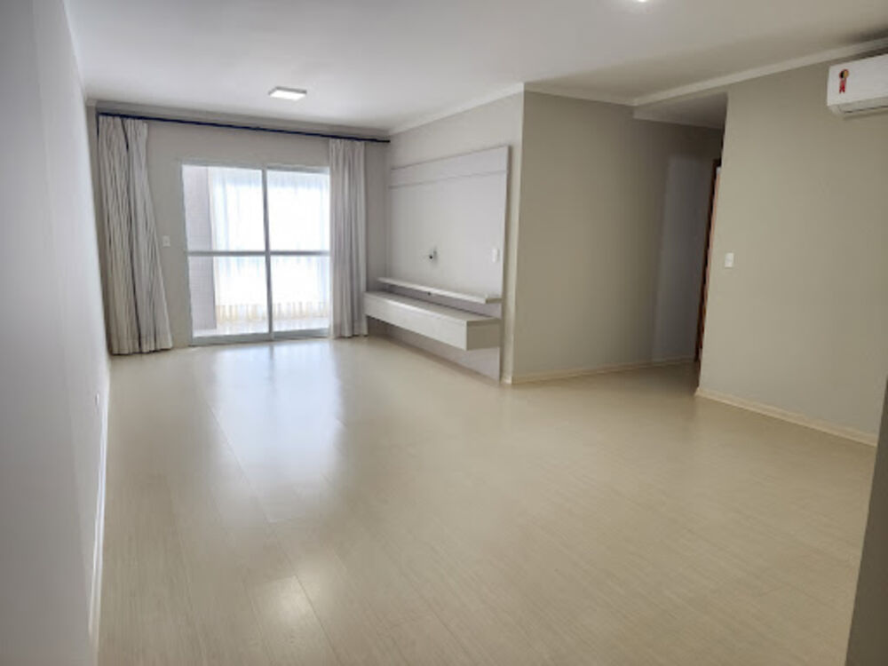 Apartamento à venda com 3 quartos, 125m² - Foto 2