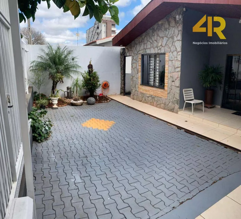 Casa à venda com 4 quartos, 210m² - Foto 3